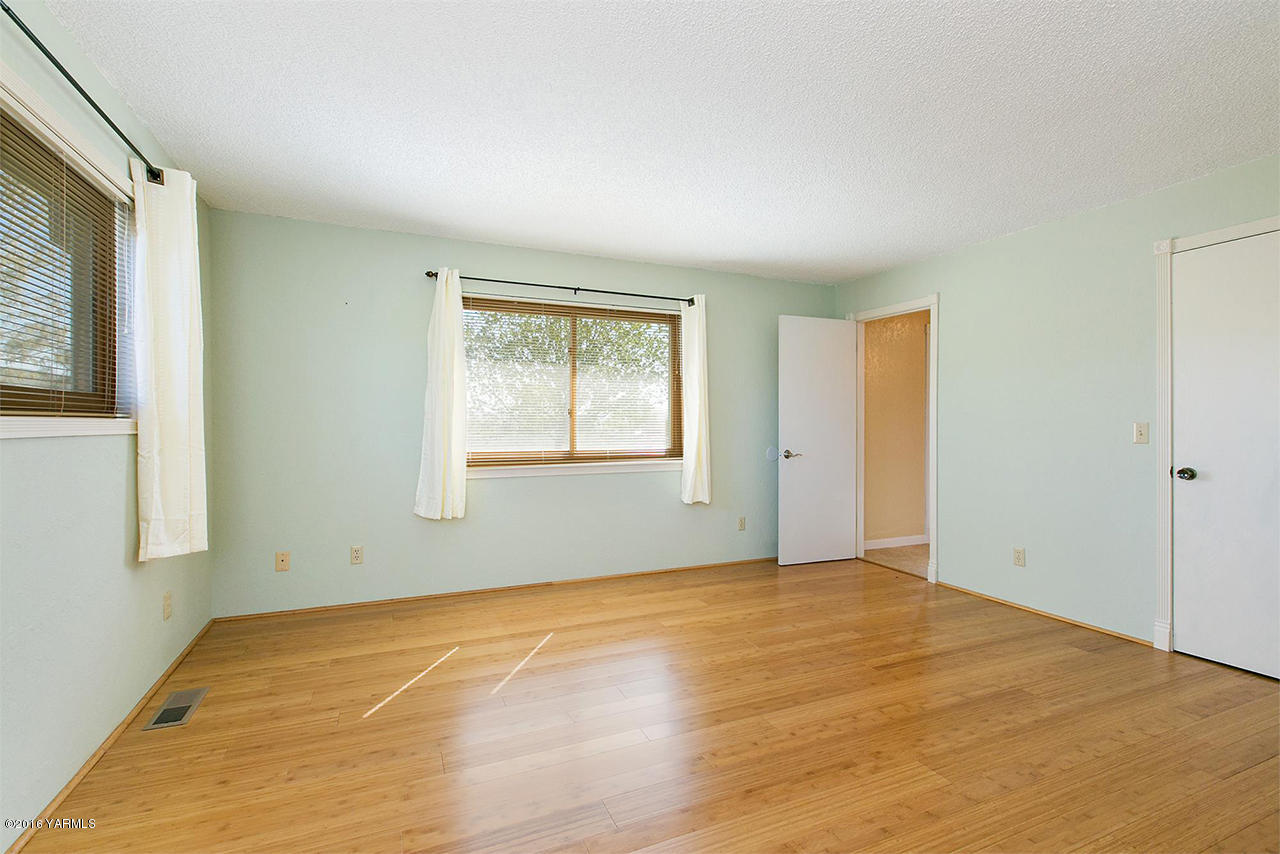 71 Sheep Company Road Selah, WA 98942 - Photo 7 of 19 a view of an empty room with a window