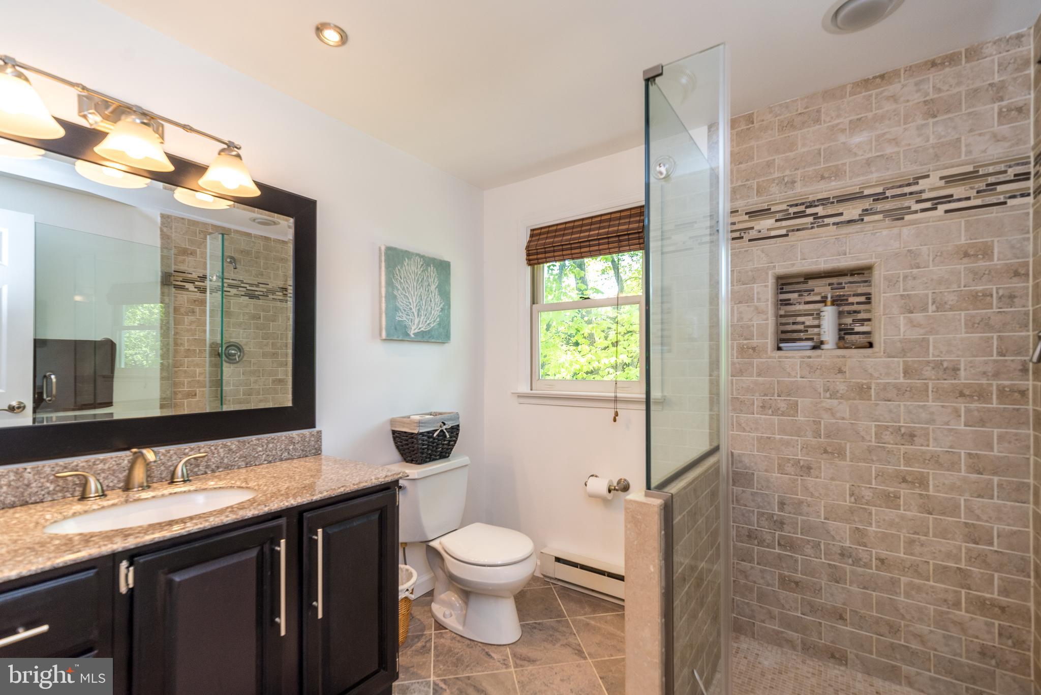 227 Knapp Road Lansdale, PA 19446 - Photo 27 of 41 2nd bedroom full bath