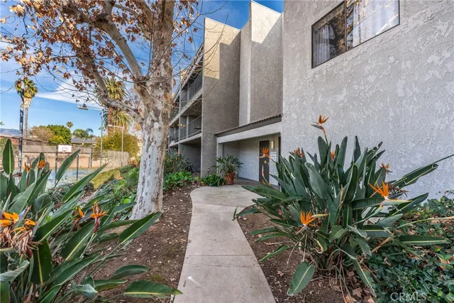 $415,000 | 254 East Fern Avenue, Unit 212, Redlands, CA 92373
