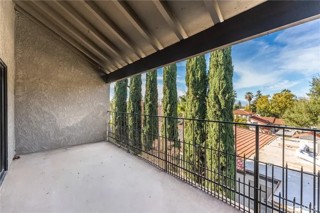 $415,000 | 254 East Fern Avenue, Unit 212, Redlands, CA 92373