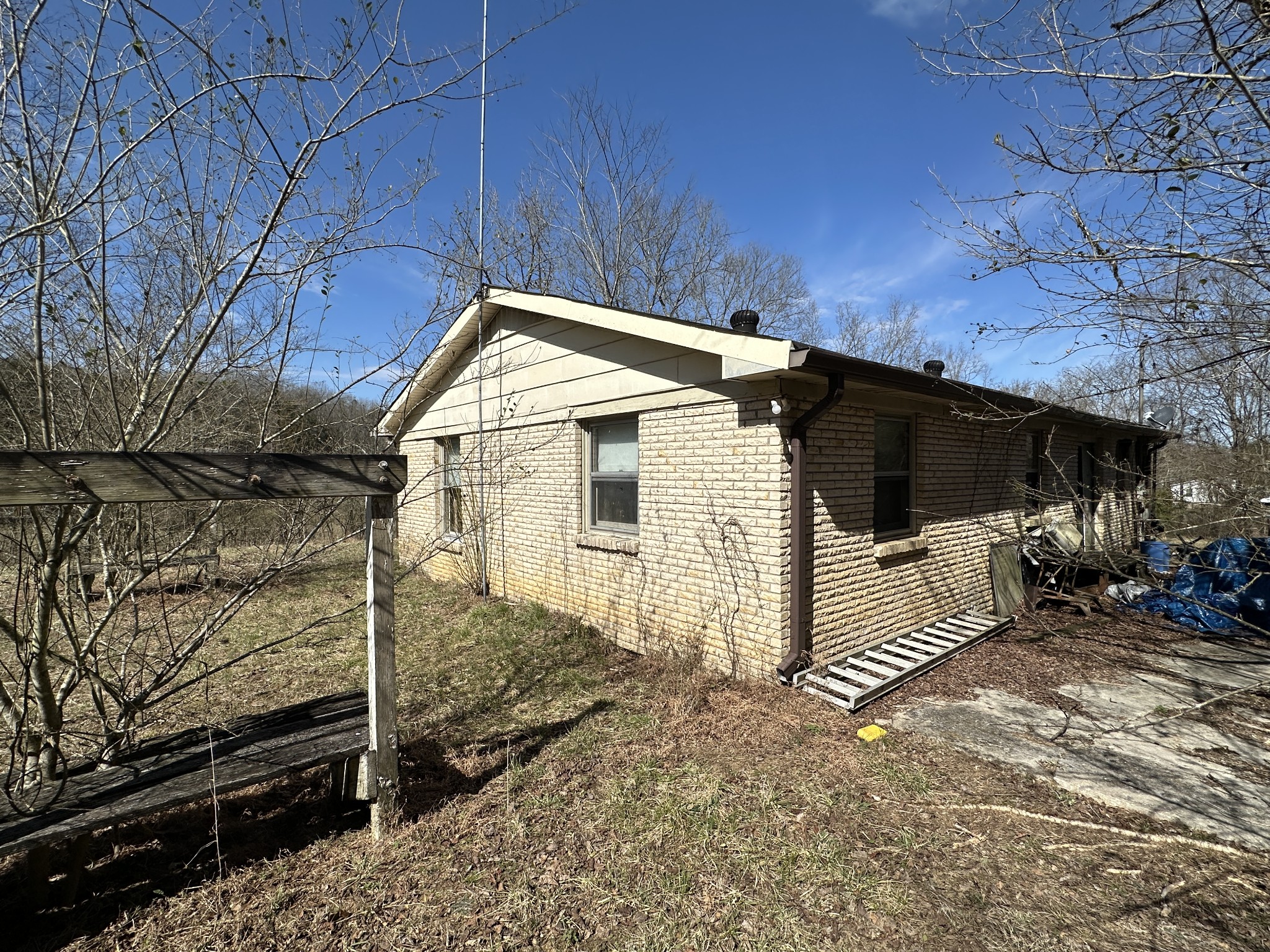328 Buffalo Road Carthage, TN 37030 - Photo 8 of 30 a view of a house with a yard and wooden fence