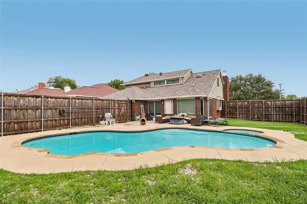 a view of a house with swimming pool and yard