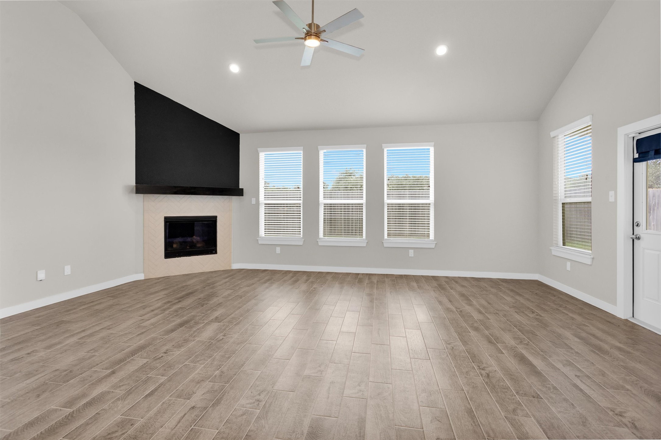 2210 Reed Cave Ln Spring Spring, TX 77386 - Photo 20 of 39 Lots of natural light.