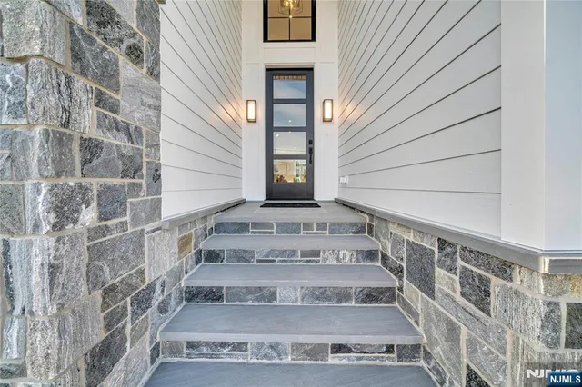a view of entryway with a front door