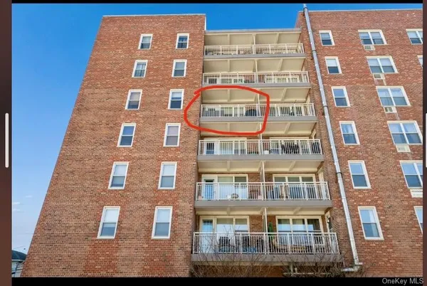 $319,000 | 855 East Broadway, Unit 4G, Long Beach, NY 11561