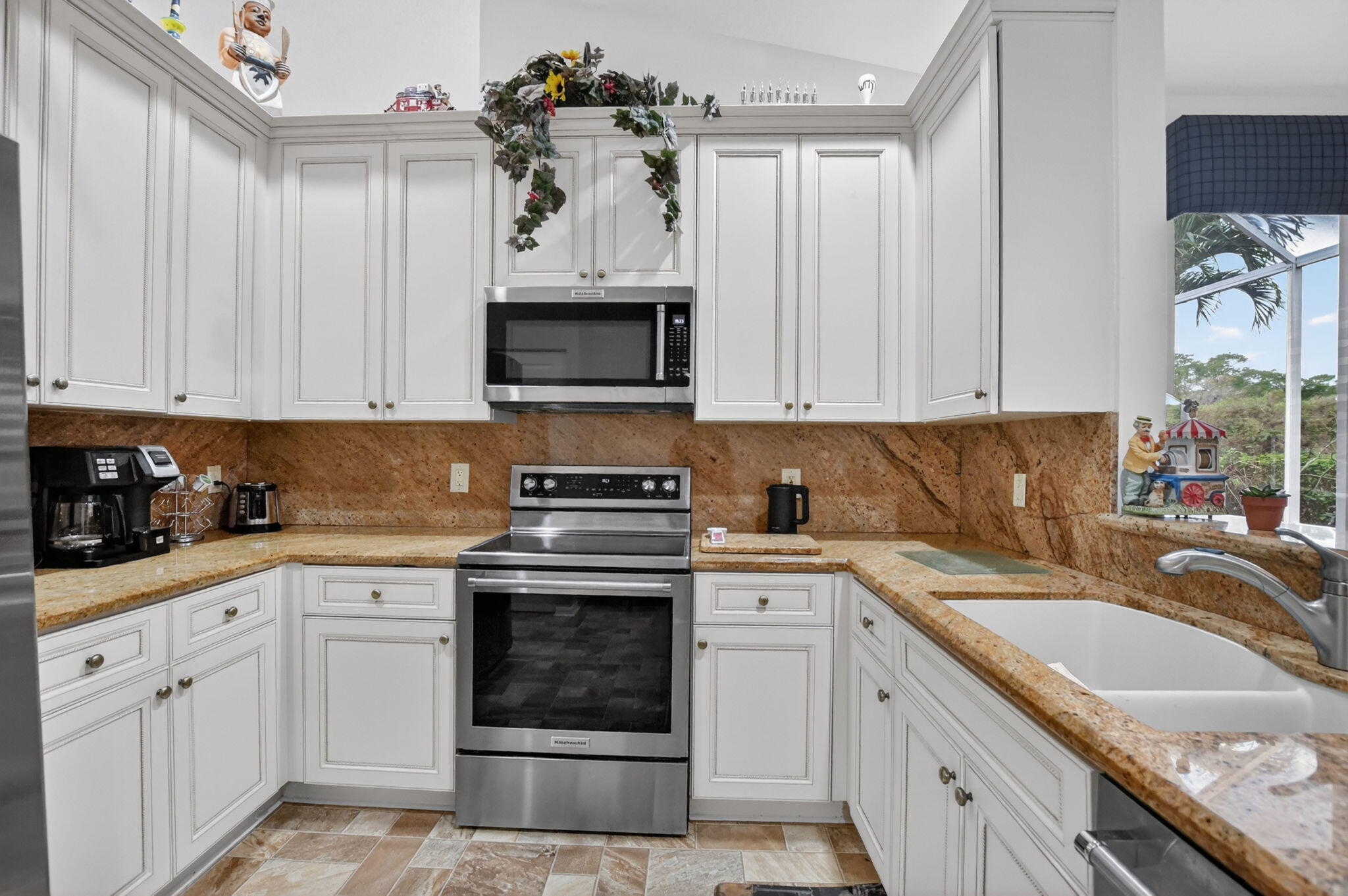 23478 Torre Circle Boca Raton, FL 33433 - Photo 12 of 44 Kitchen