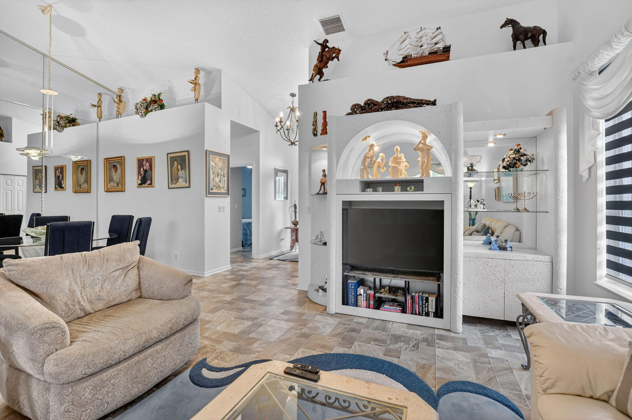 23478 Torre Circle Boca Raton, FL 33433 - Photo 4 of 44 Living area