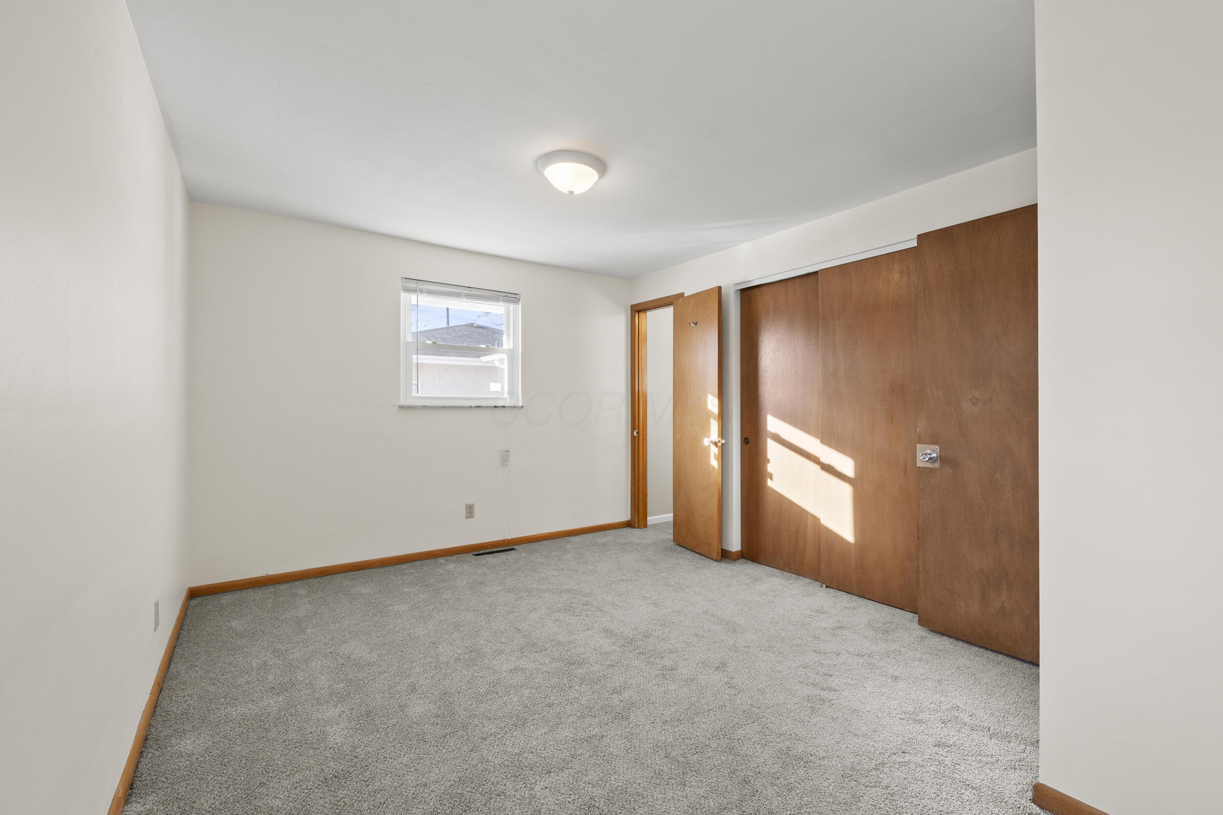 4451 Wanda Lane Road Columbus, OH 43224 - Photo 23 of 35 21_primary suite 03