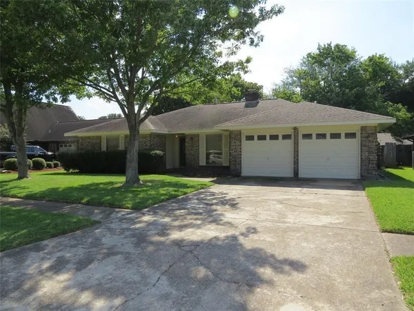 $2,150 | 2706 Lufkin Lane, Deer Park, TX 77536