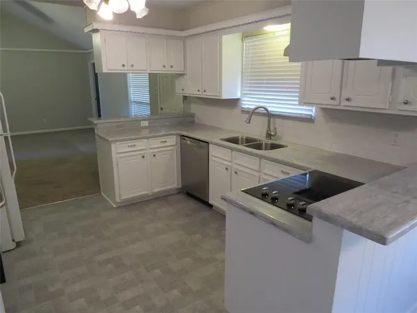 $2,150 | 2706 Lufkin Lane, Deer Park, TX 77536