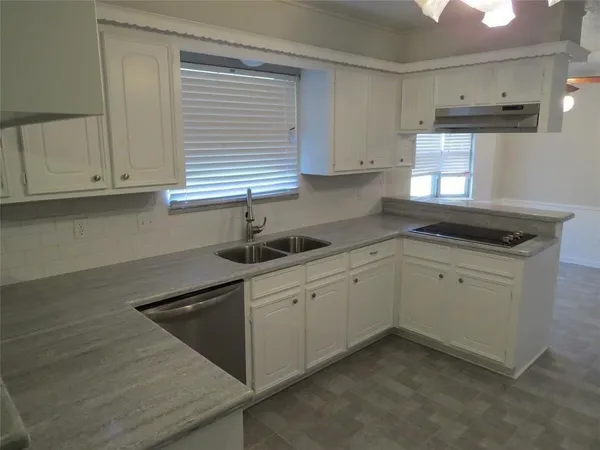 $2,150 | 2706 Lufkin Lane, Deer Park, TX 77536