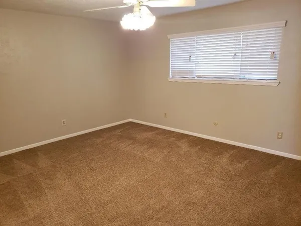 $2,150 | 2706 Lufkin Lane, Deer Park, TX 77536