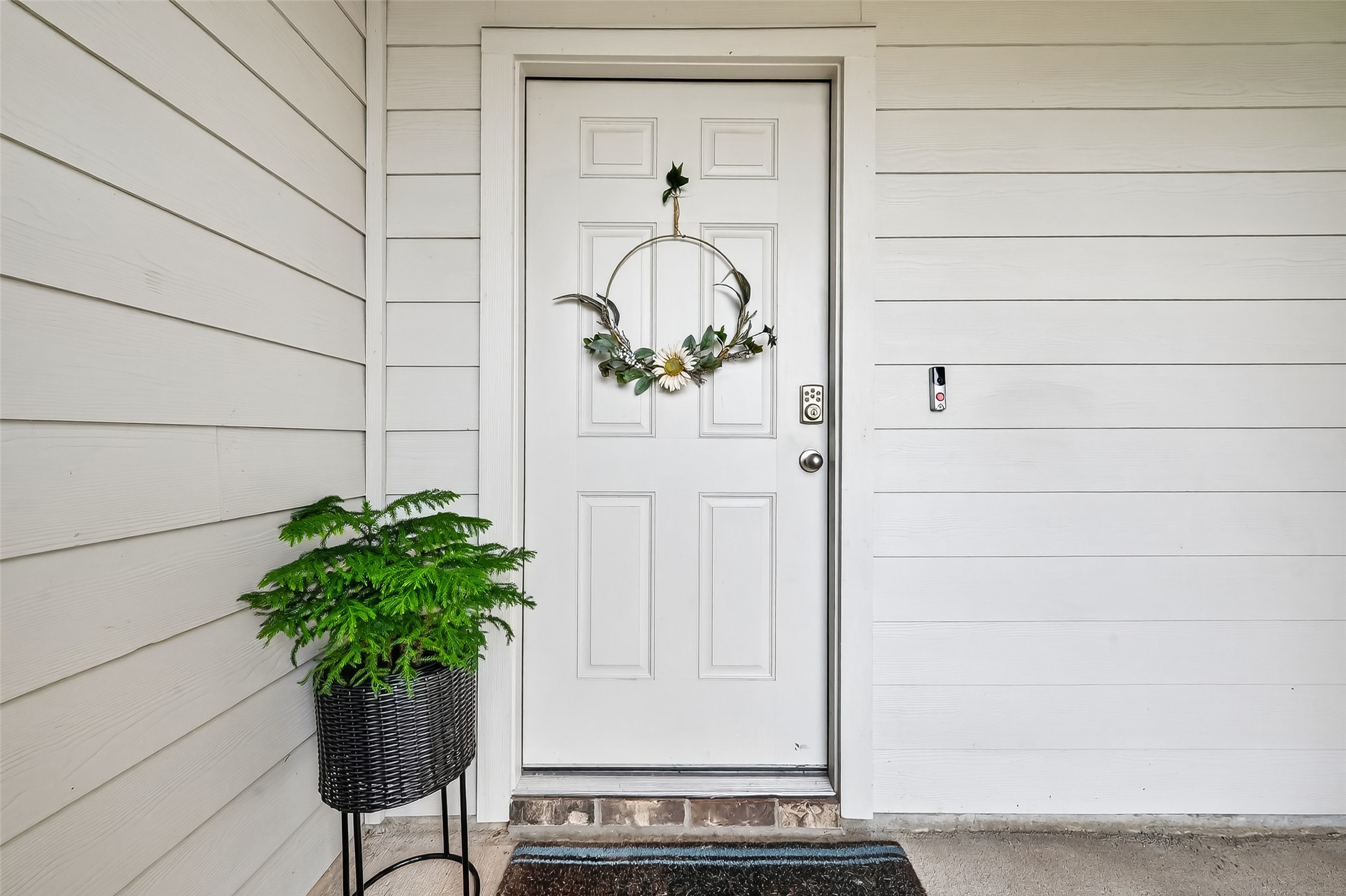 23511 Treeline Bluff Trail Spring Spring, TX 77373 - Photo 4 of 41 a vase of flowers sitting on a table
