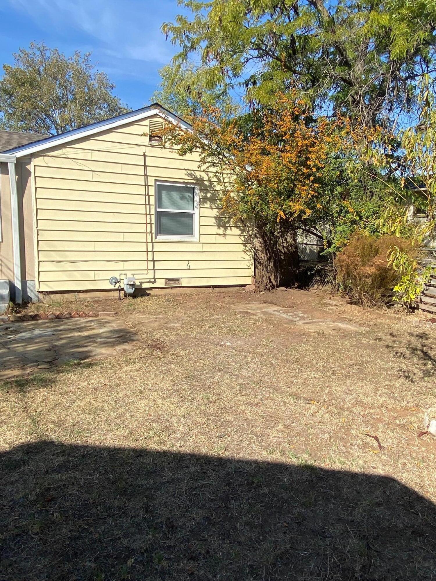 1410 Miller Way Red Bluff, CA 96080 - Photo 19 of 22 a view of a backyard of the house