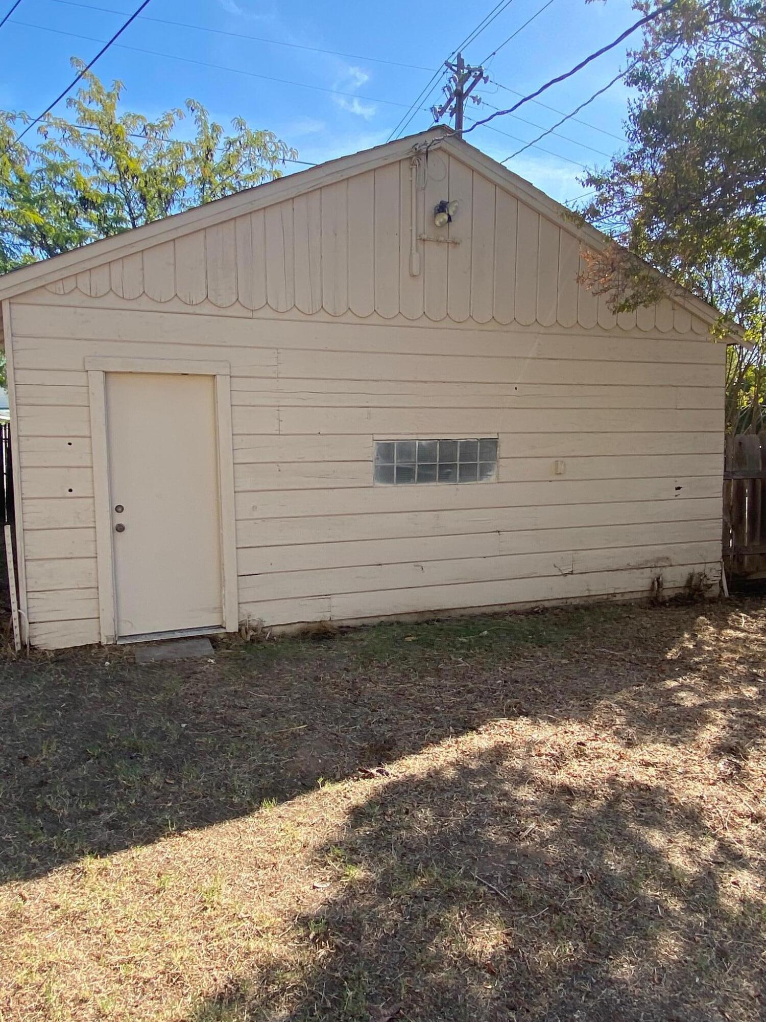 1410 Miller Way Red Bluff, CA 96080 - Photo 21 of 22 a view of a backyard