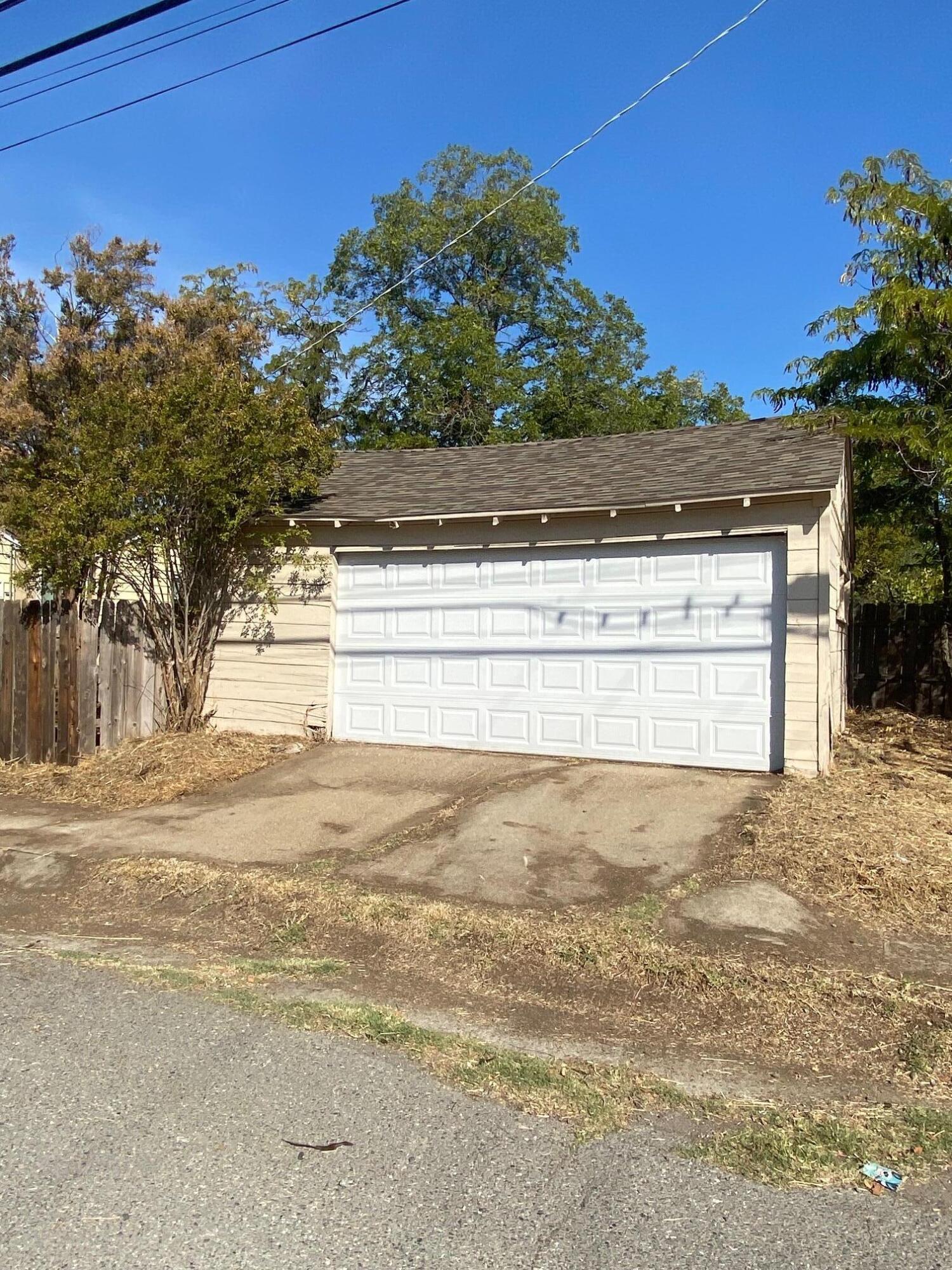1410 Miller Way Red Bluff, CA 96080 - Photo 22 of 22 a view of a backyard of the house