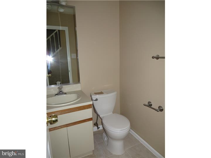 17 Jamie Court Clementon, NJ 08021 - Photo 4 of 19 Gallery Image 4