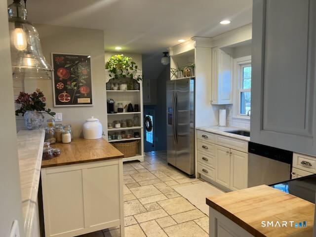 186 Schiller Road Fairfield, CT 06825 - Photo 4 of 5