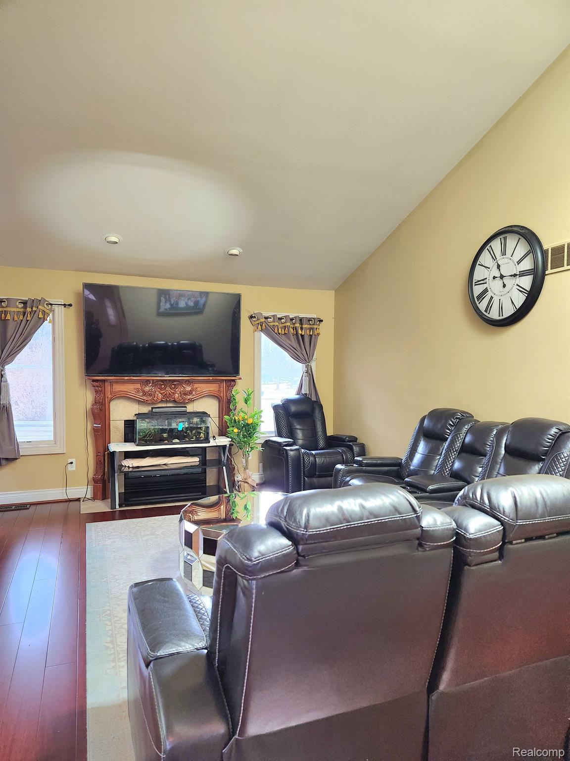 1250 North Lilley Road Canton, MI 48187 - Photo 3 of 27 Great room from front