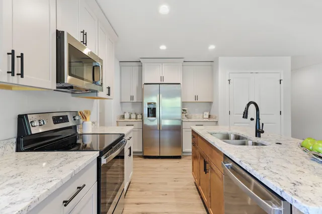 $479,900 | 352 Dahlia, Unit 36, Stoughton, WI 53589