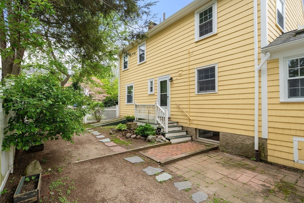 10 Magnolia Road Milton, MA 02186 - Photo 19 of 21