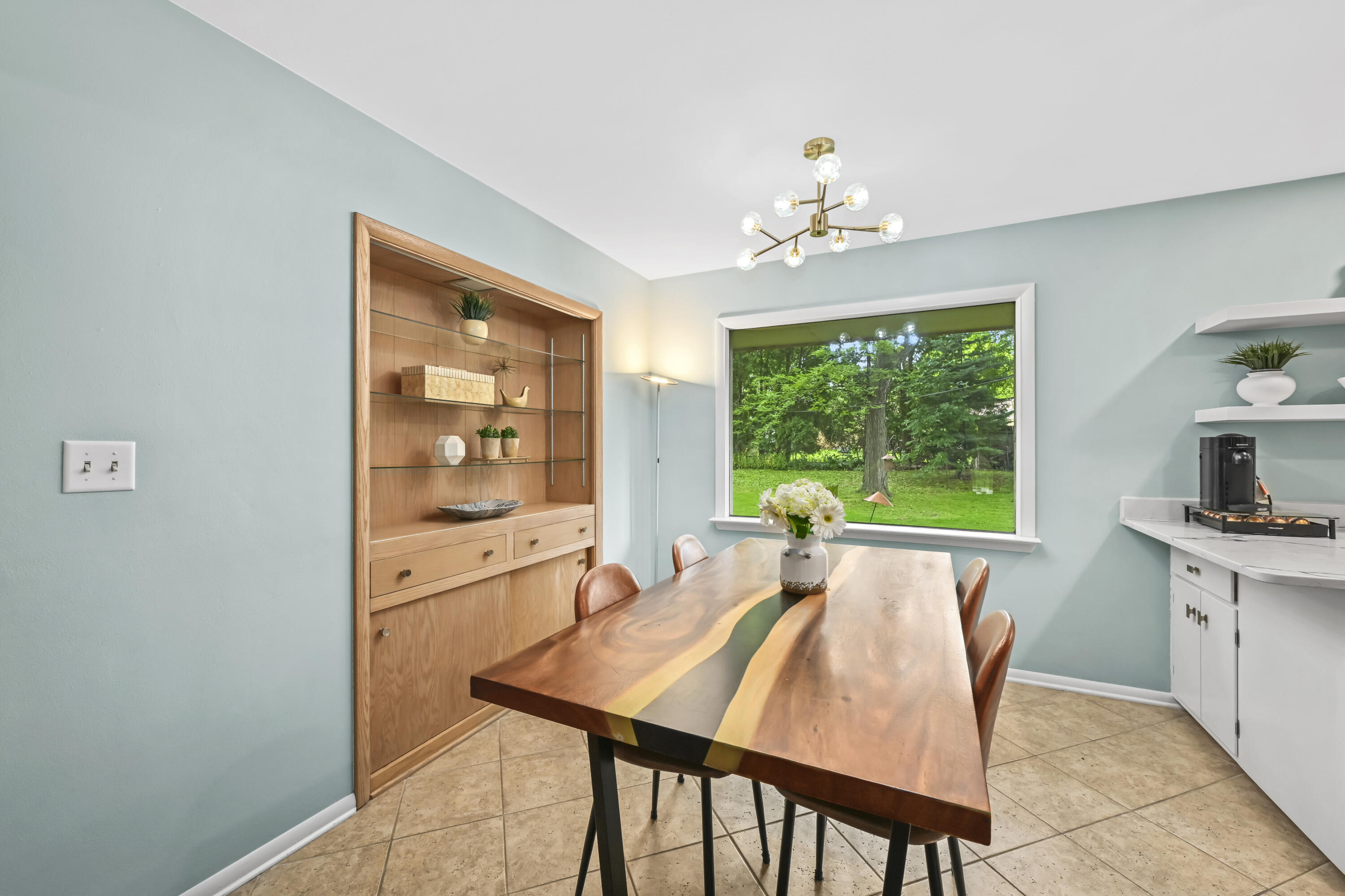 2400 West Apple Tree Road Glendale, WI 53209 - Photo 4 of 24 Eat in Kitchen