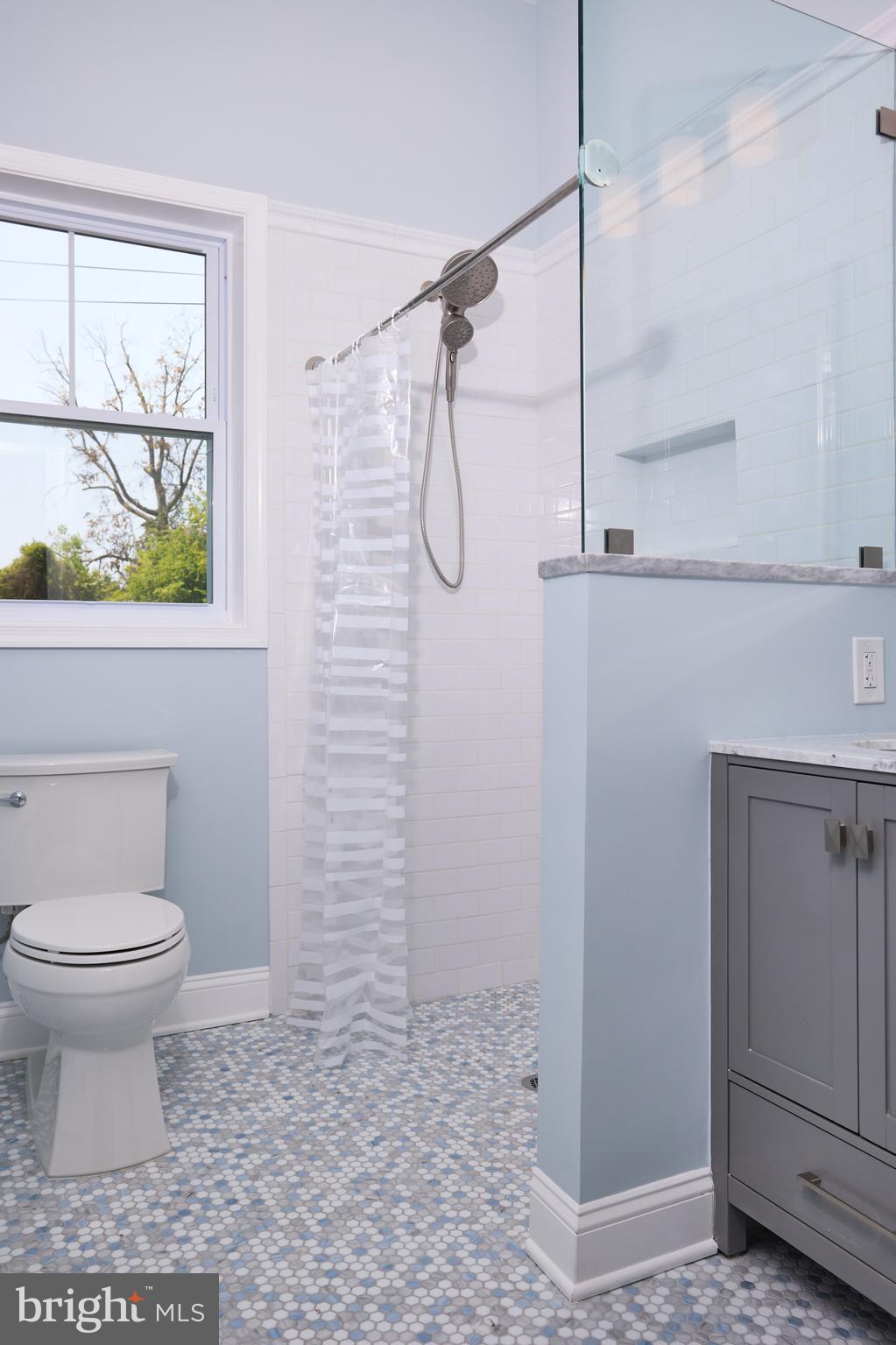 2810 South Arlington Ridge Road, Unit B Arlington, VA 22206 - Photo 18 of 20 Bathroom