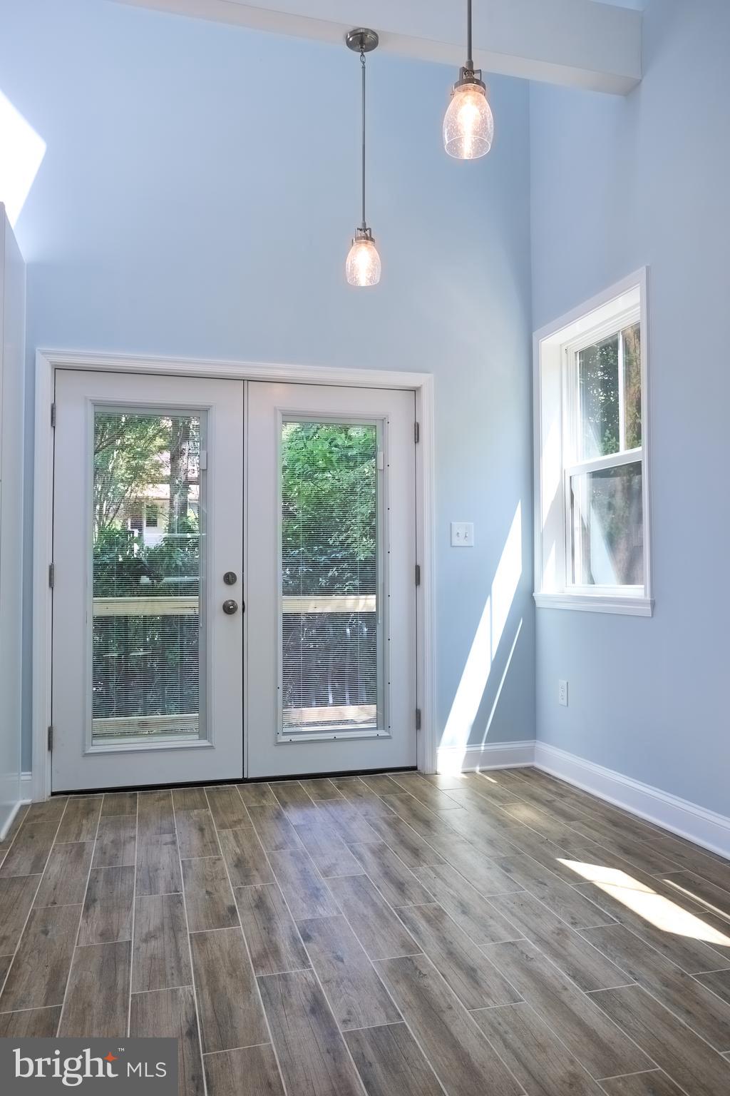 2810 South Arlington Ridge Road, Unit B Arlington, VA 22206 - Photo 6 of 20 Living Area