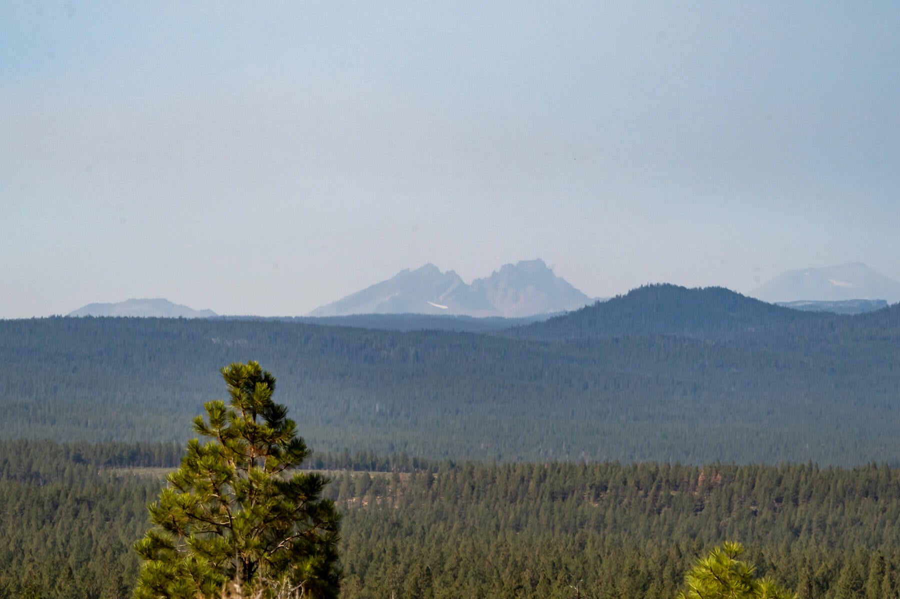 62450 Huntsman Loop Bend Bend, OR 97703 - Photo 2 of 13 2