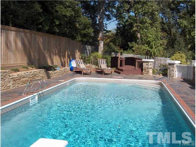 821 Woodburn Road Raleigh, NC 27605 - Photo 15 of 18