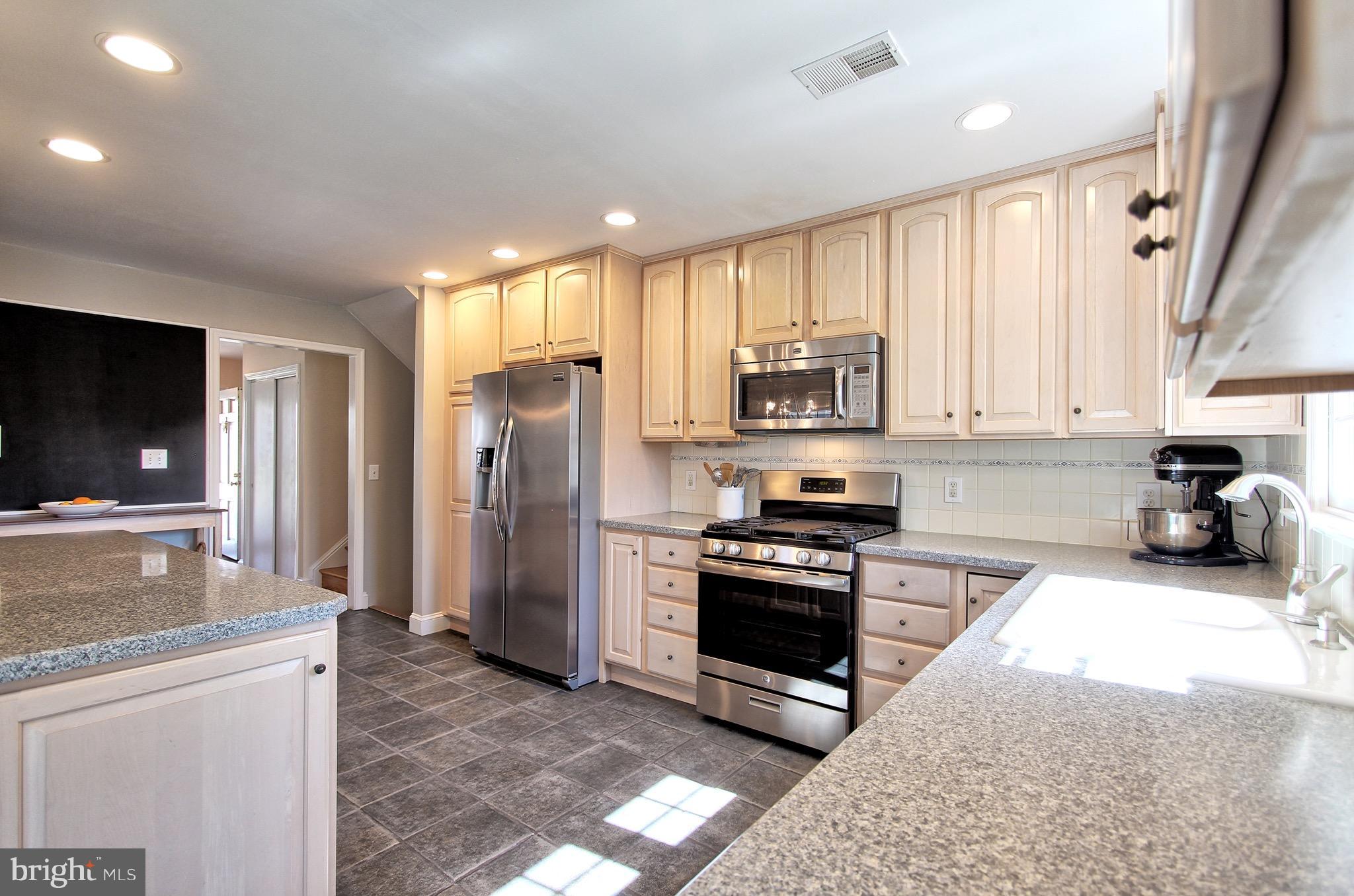 6801 Front Royal Road Springfield, VA 22151 - Photo 11 of 30 Tons of counter space!