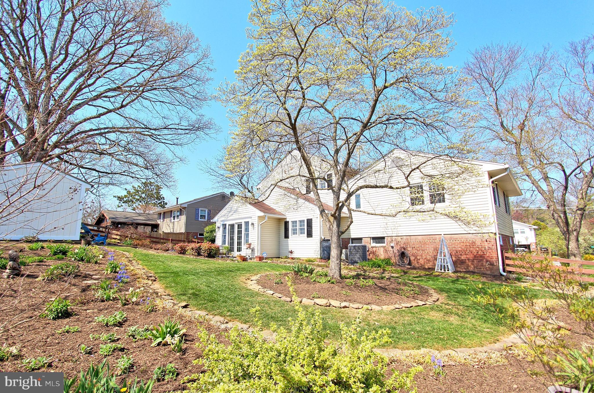 6801 Front Royal Road Springfield, VA 22151 - Photo 15 of 30 Beautifully landscaped corner lot
