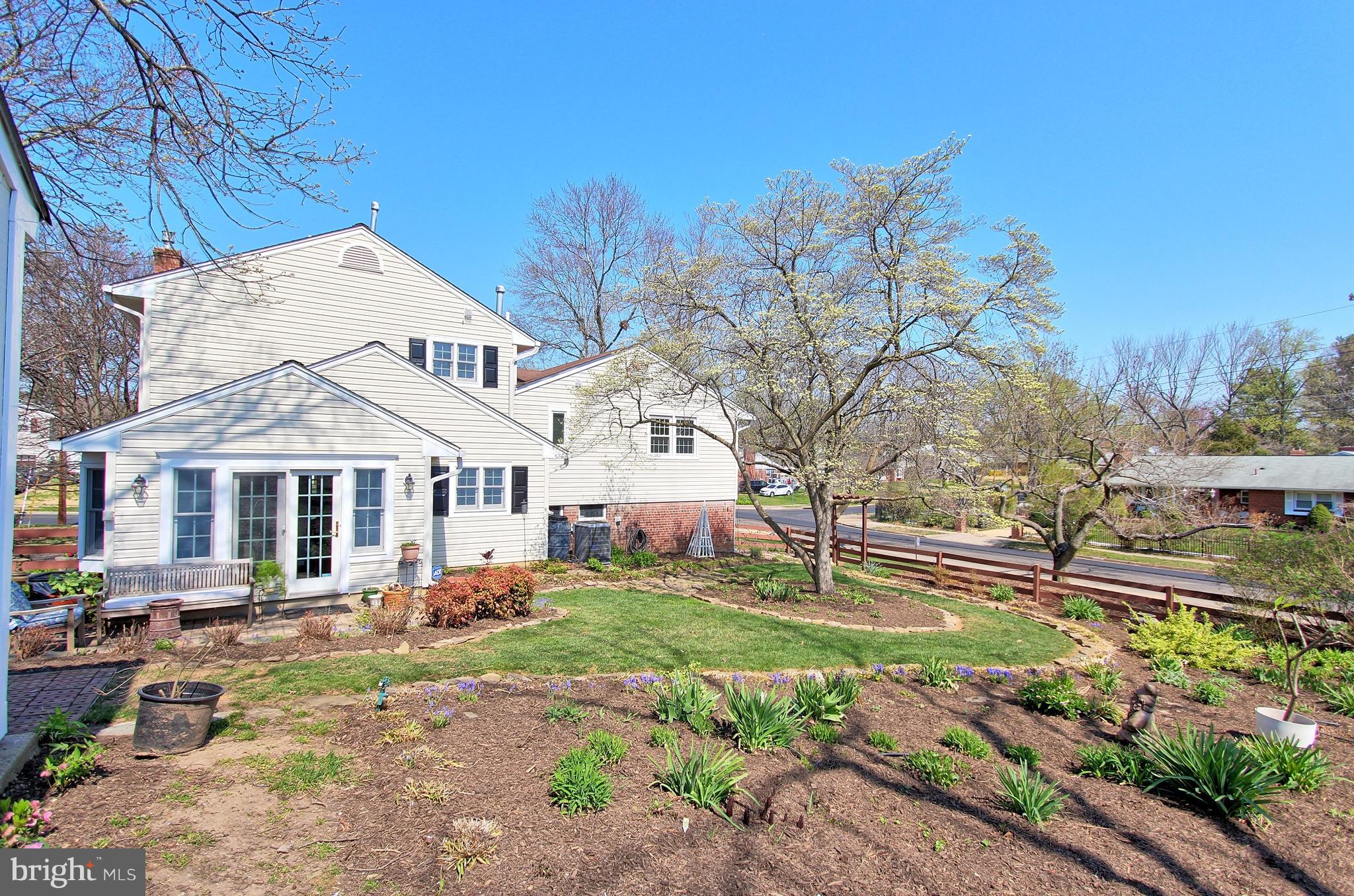 6801 Front Royal Road Springfield, VA 22151 - Photo 16 of 30 A gardener's paradise!