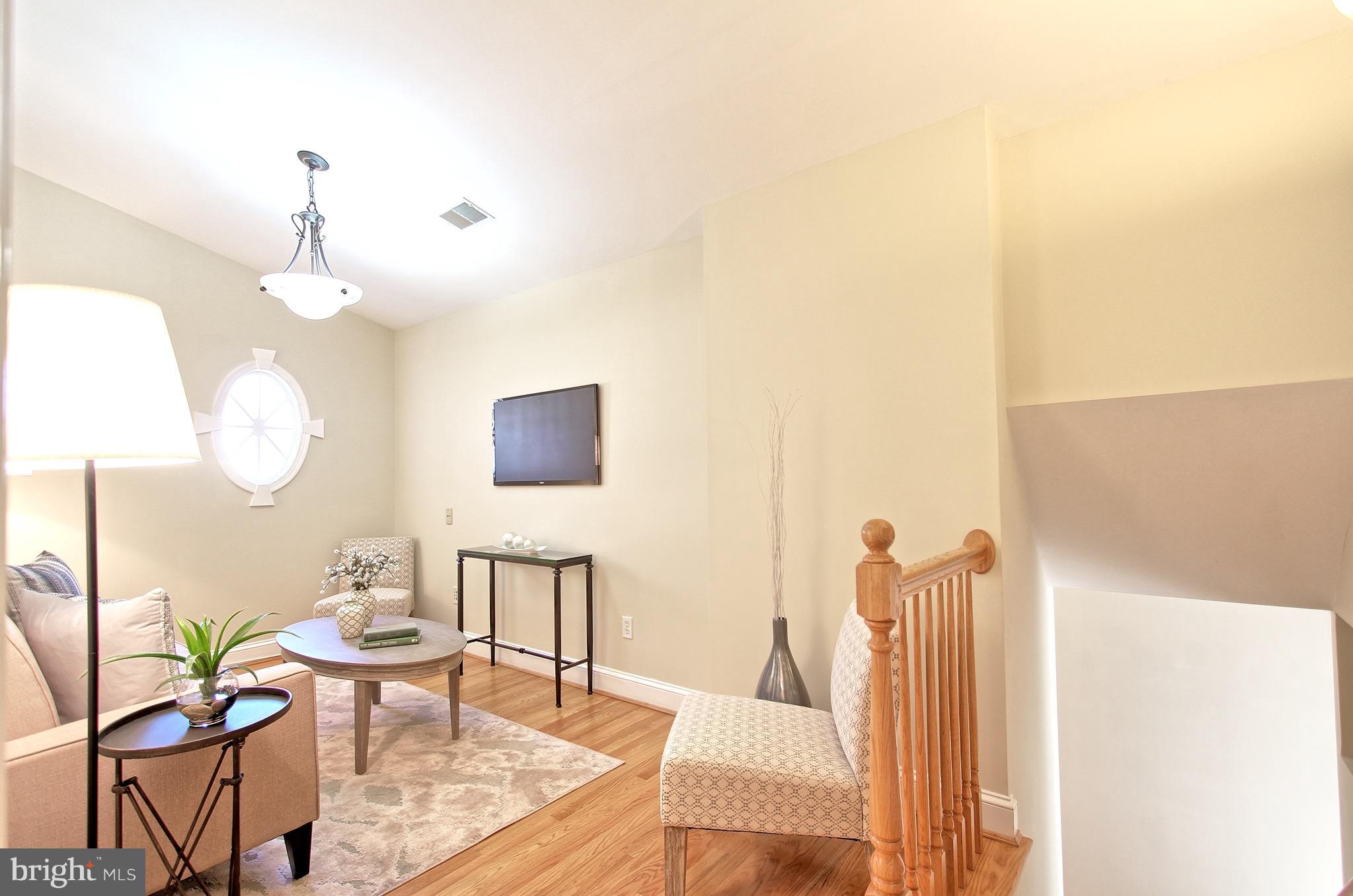 6801 Front Royal Road Springfield, VA 22151 - Photo 19 of 30 Grand master suite with its own sitting room!