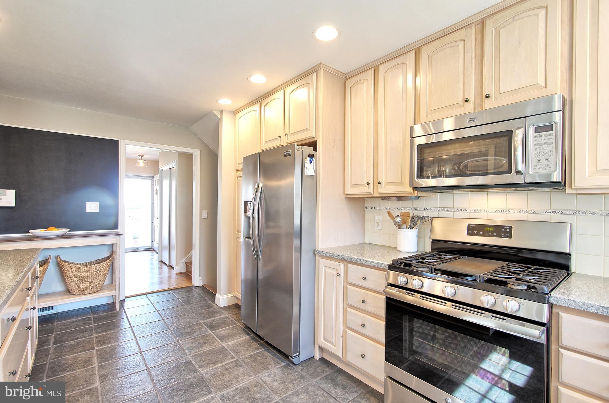 6801 Front Royal Road Springfield, VA 22151 - Photo 10 of 30 Stainless steel appliances including gas range