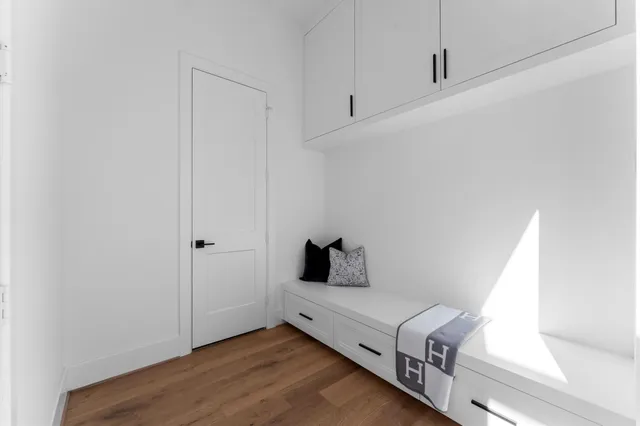 a view of a backyard with pathway