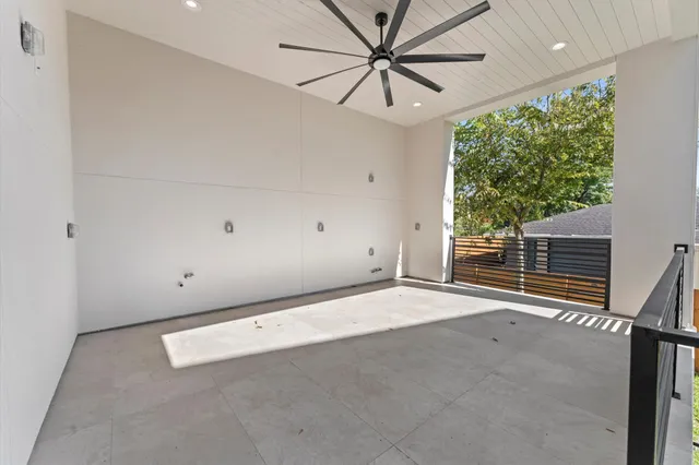 a view of a house with a back yard