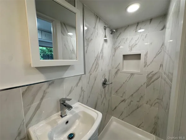 $2,000 | 216 1st Street, Unit 1, Yonkers, NY 10704