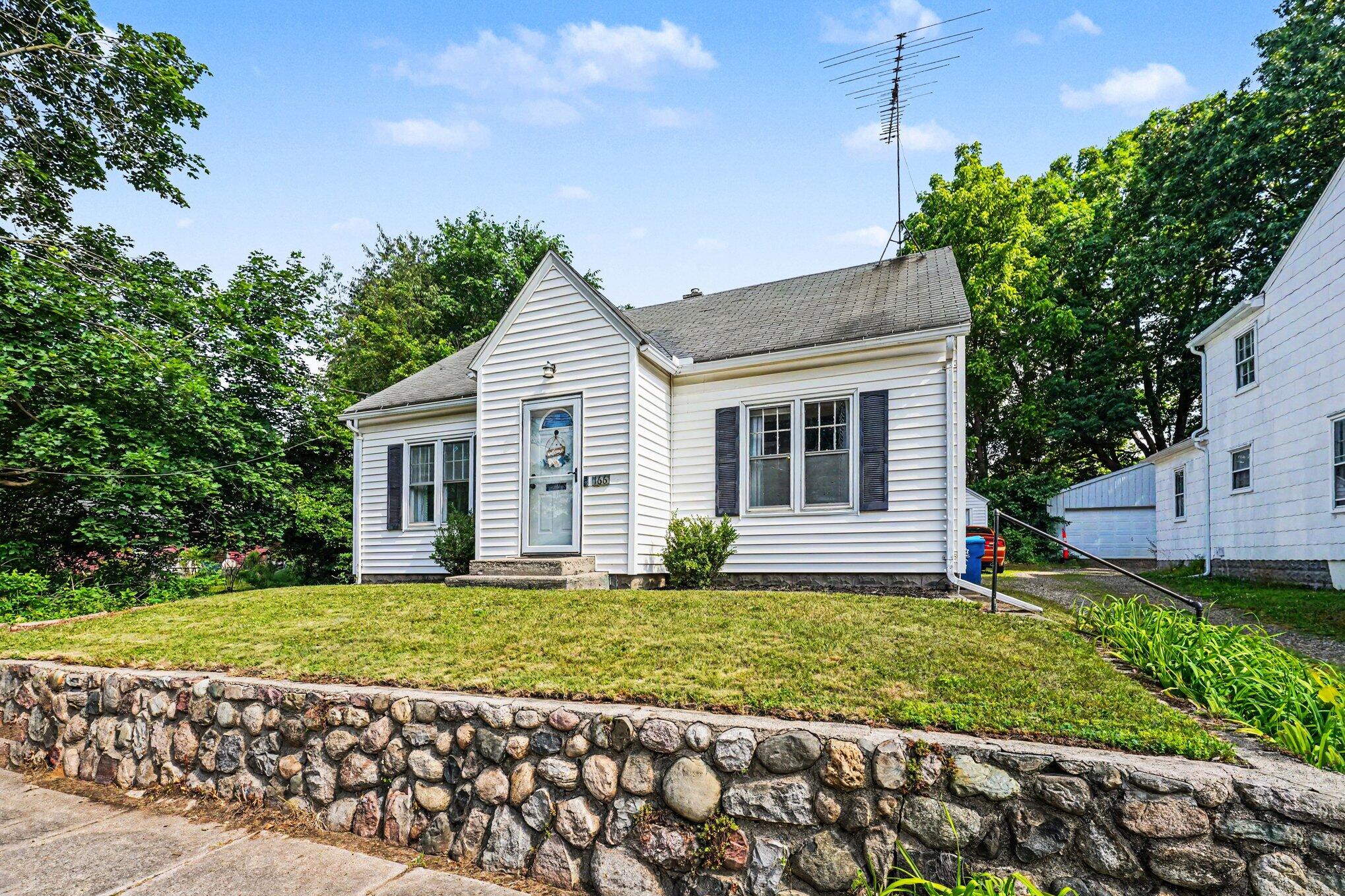 166 Ridgewood Street Kalamazoo, MI 49001 - Photo 2 of 30 002_file_8845