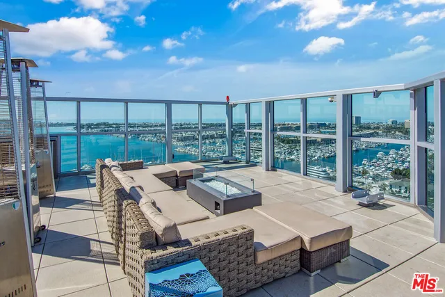 $4,700 | 13700 Marina Pointe Drive, Unit 1507, Marina del Rey, CA 90292