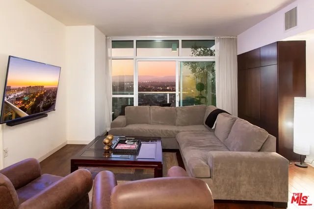 $4,700 | 13700 Marina Pointe Drive, Unit 1507, Marina del Rey, CA 90292