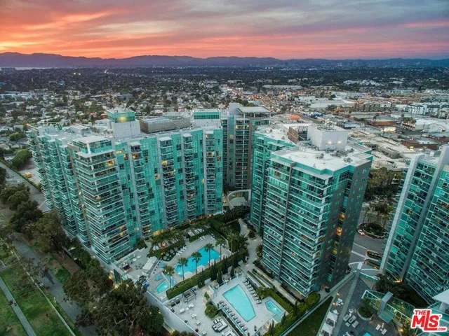$4,700 | 13700 Marina Pointe Drive, Unit 1507, Marina del Rey, CA 90292