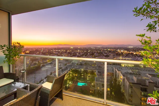 $4,700 | 13700 Marina Pointe Drive, Unit 1507, Marina del Rey, CA 90292