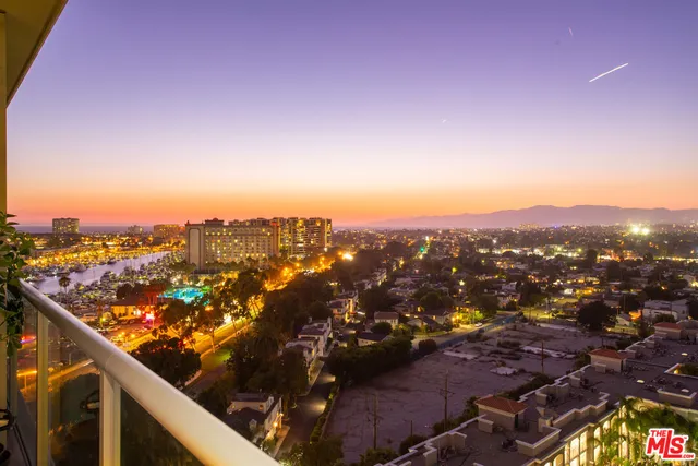 $4,700 | 13700 Marina Pointe Drive, Unit 1507, Marina del Rey, CA 90292