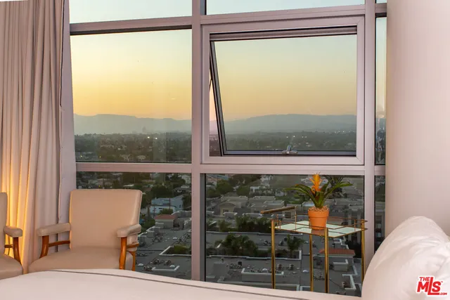 $4,700 | 13700 Marina Pointe Drive, Unit 1507, Marina del Rey, CA 90292