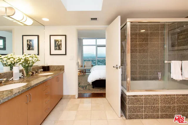 $4,700 | 13700 Marina Pointe Drive, Unit 1507, Marina del Rey, CA 90292