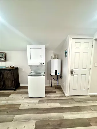 $2,200 | 182 Lake Bluff Road, Irondequoit, NY 14622