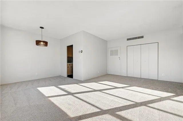 $140,000 | 333 West Meyer Boulevard, Unit 214, Kansas City, MO 64113