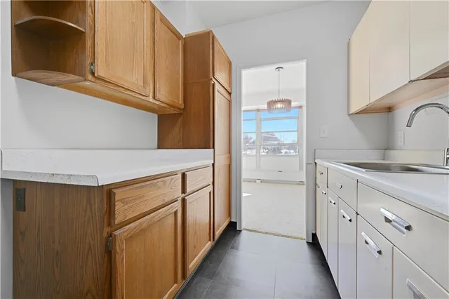 $140,000 | 333 West Meyer Boulevard, Unit 214, Kansas City, MO 64113