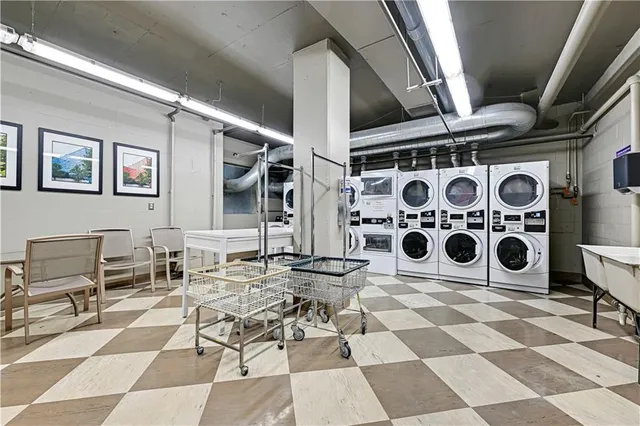 $140,000 | 333 West Meyer Boulevard, Unit 214, Kansas City, MO 64113